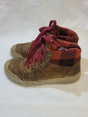 Womens KEEN Elena Mid Top Felt Collar Sneaker Winter Shoes Size: 6.5 Brown